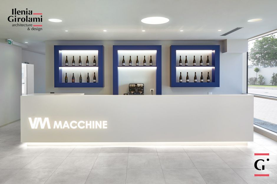 Project design and construction of a bar area with custom-made furniture